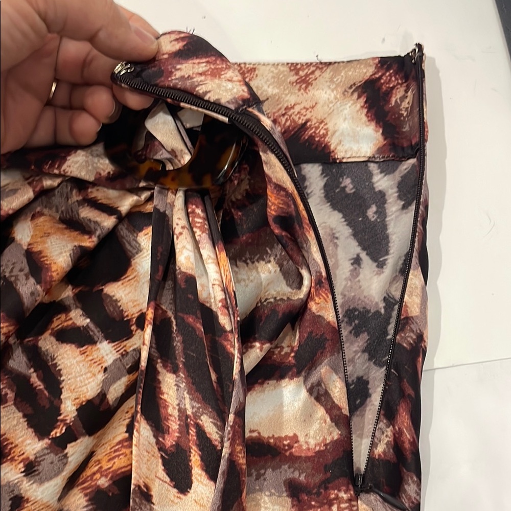 NWT Marciano Guess Animal Magic Wrap Skirt Size XS 100% Pure Silk Brown & Tan - Picture 10 of 16